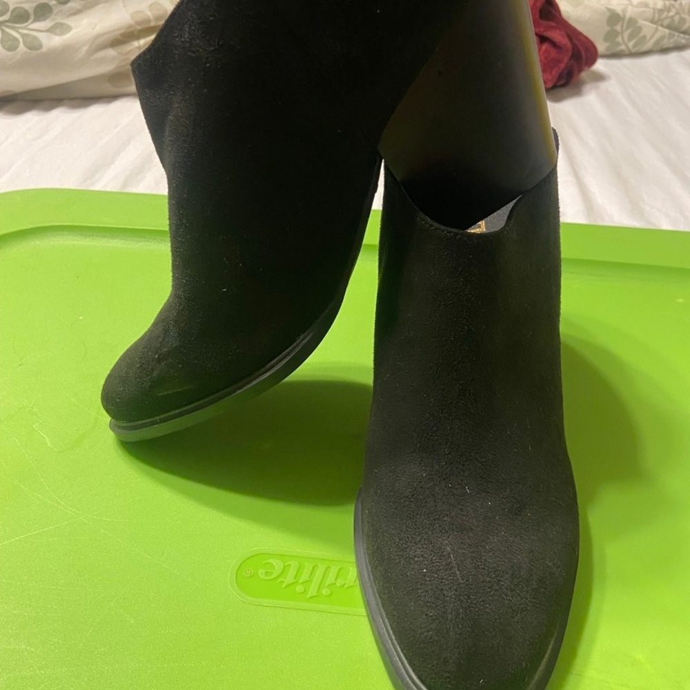 Sleek Black Mules with Rounded Toe